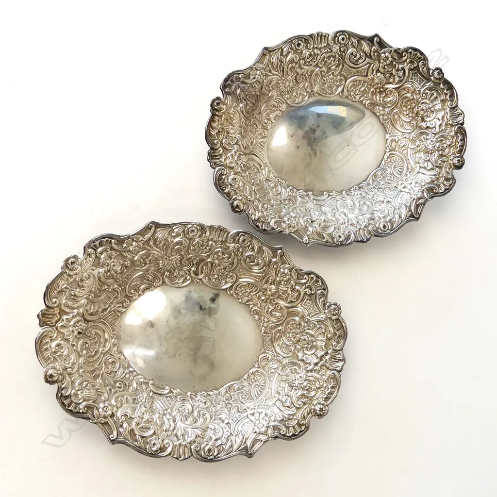 A pair of Victorian silver sweetmeat dishes Image 1++