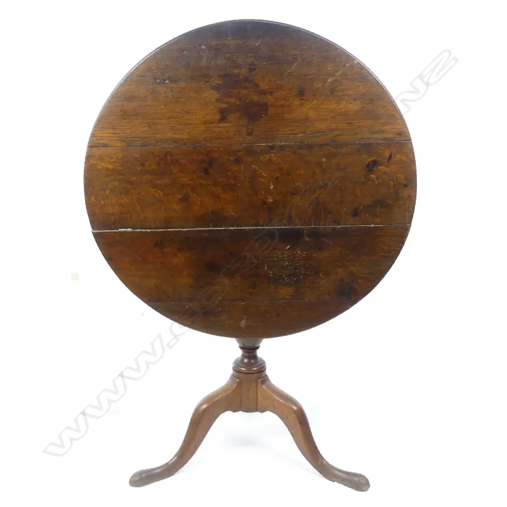 An oak tilt-top wine table Image 1++