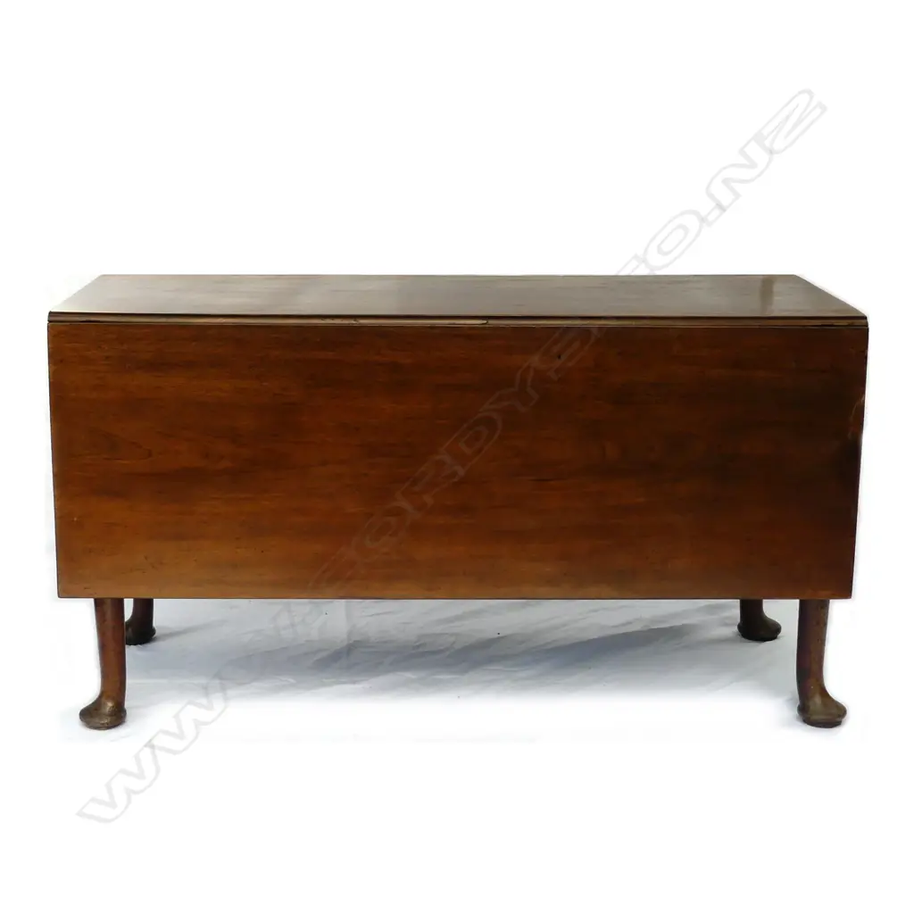A Georgian mahogany drop side dining table Image 1++