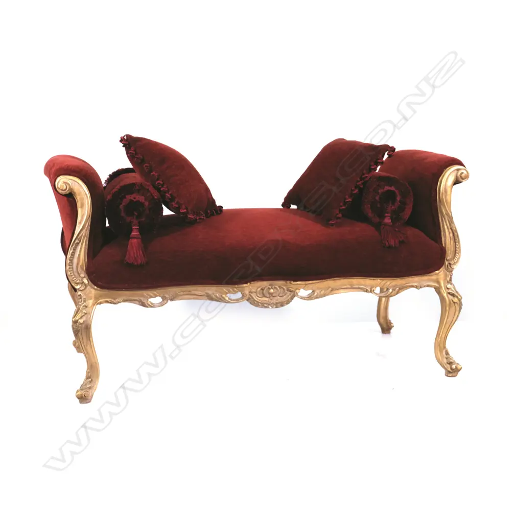 A scrolling double-ended ottoman Image 1++