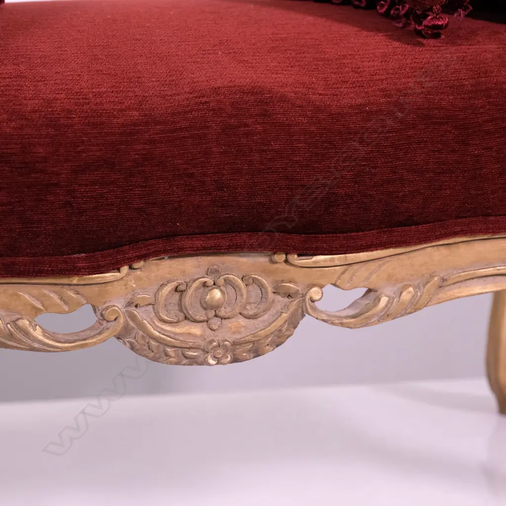 A scrolling double-ended ottoman Image 1++