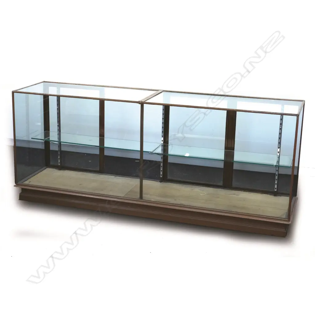 An early 20thC shop display counter Image 1++