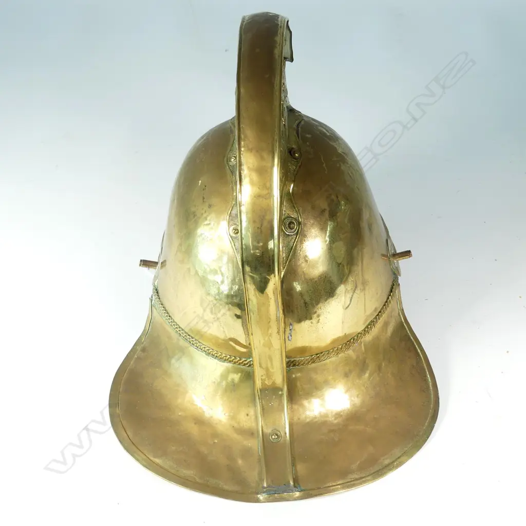 An early 20thC brass New South Wales Fire Brigade fireman's helmet Image 1++