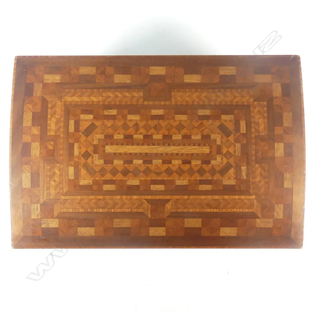 A figured and decorative timber parquet veneered box Image 1++