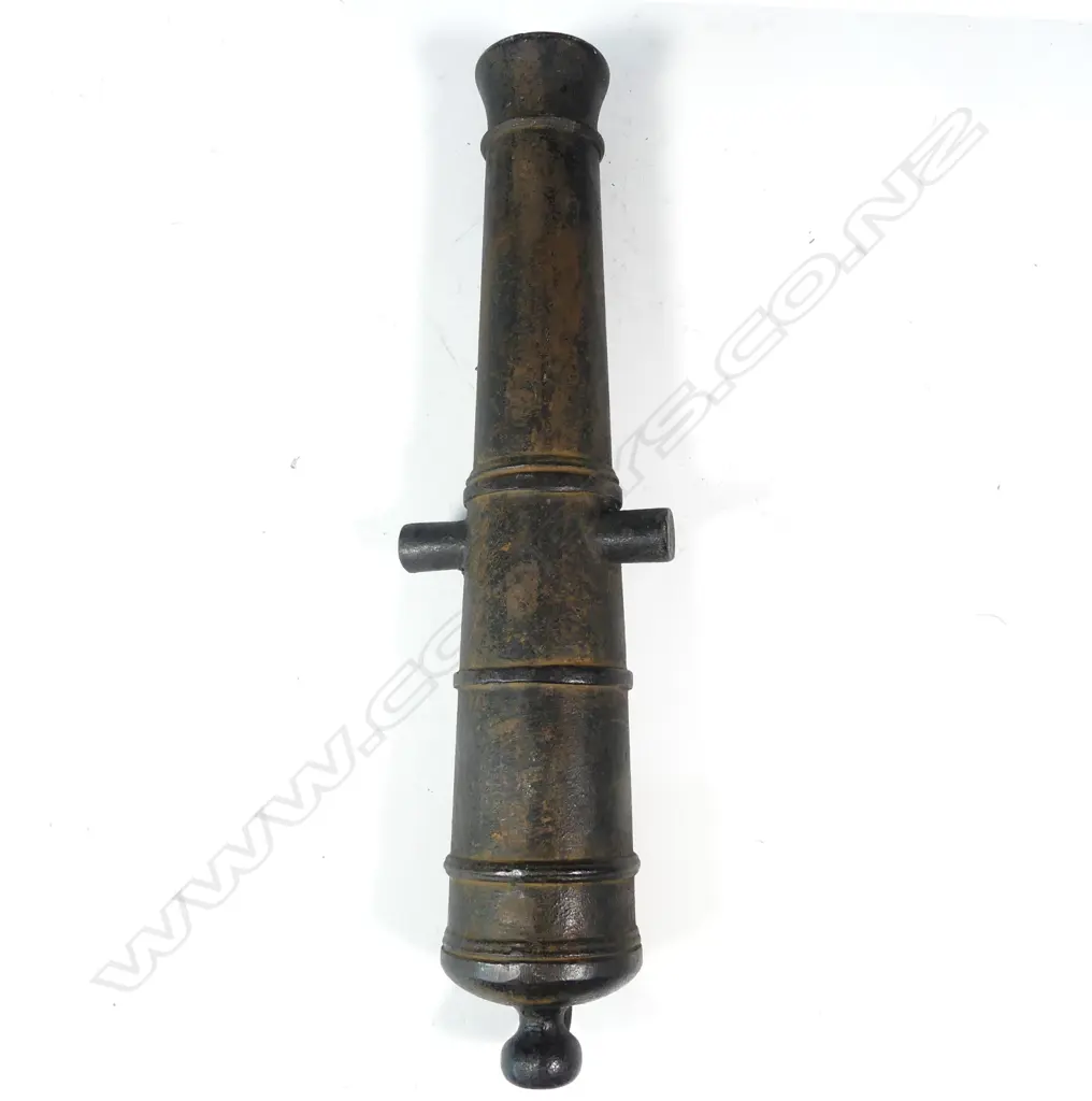 A heavy cast iron model of a cannon Image 1++