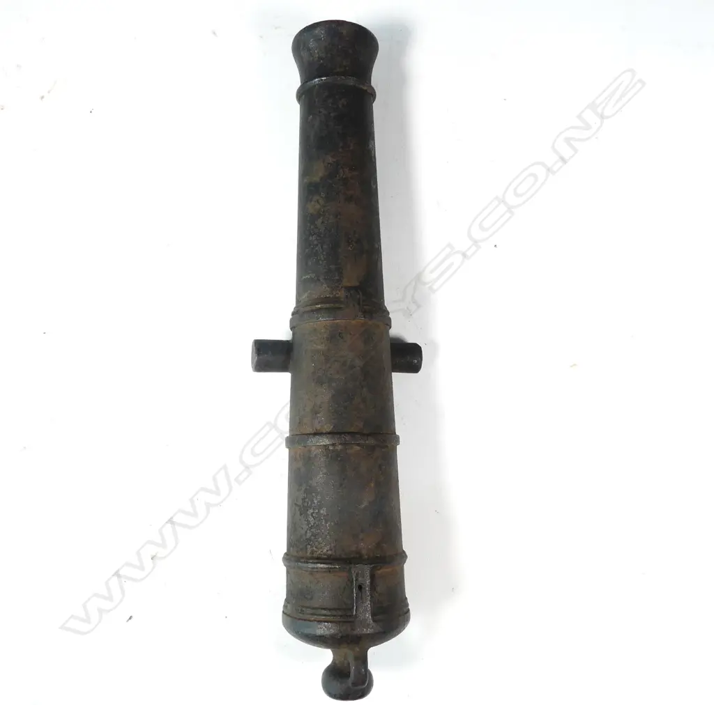 A heavy cast iron model of a cannon Image 1++