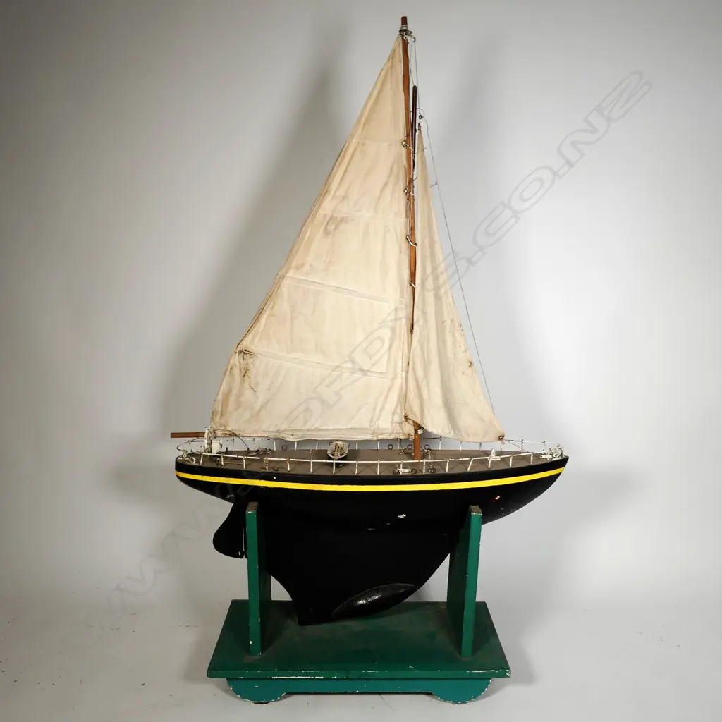 A vintage pond yacht Image 1++