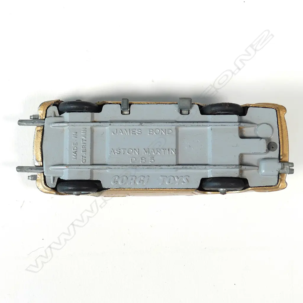 Corgi Toys No. 261 James Bond's Aston Martin D.B.5 Image 1++