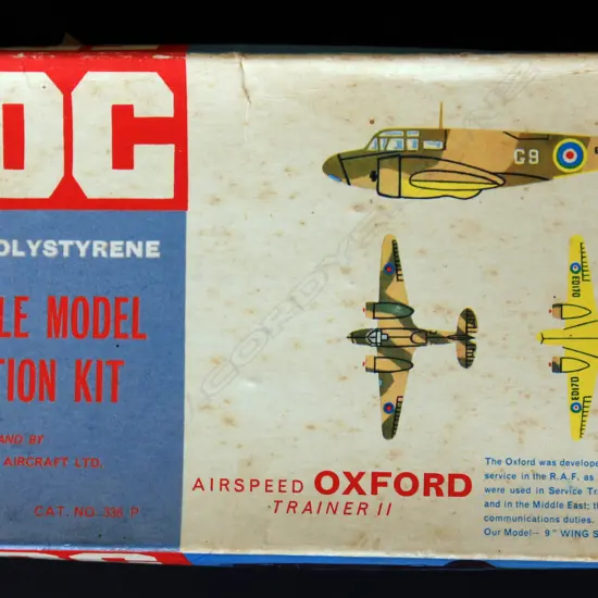 ‘Oxford Trainer’ plastic kitset by Frog