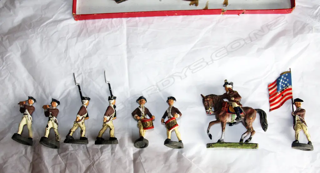 An extremely rare set of hand painted German Elastolin composition American revolutionary soldiers including superb mounted General (H.110mm) and a flag bearer holding a tinplate early stars and stripes flag (H.120mm) and eight soldiers including two drummers Image 1++