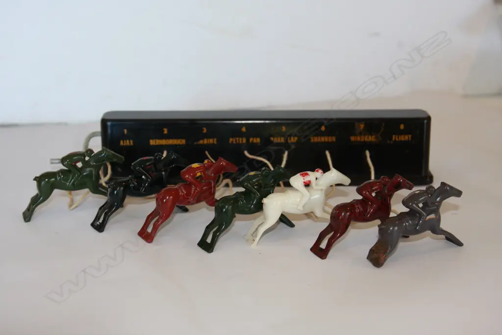 ‘Raceplay’ rare early Bakelite plastic race game featuring ‘Phar Lap’and other famous period racehorses. Wind Up game similar to ‘Escalado Image 1++
