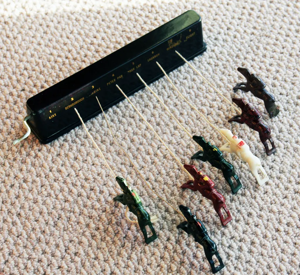 ‘Raceplay’ rare early Bakelite plastic race game featuring ‘Phar Lap’and other famous period racehorses. Wind Up game similar to ‘Escalado Image 1++