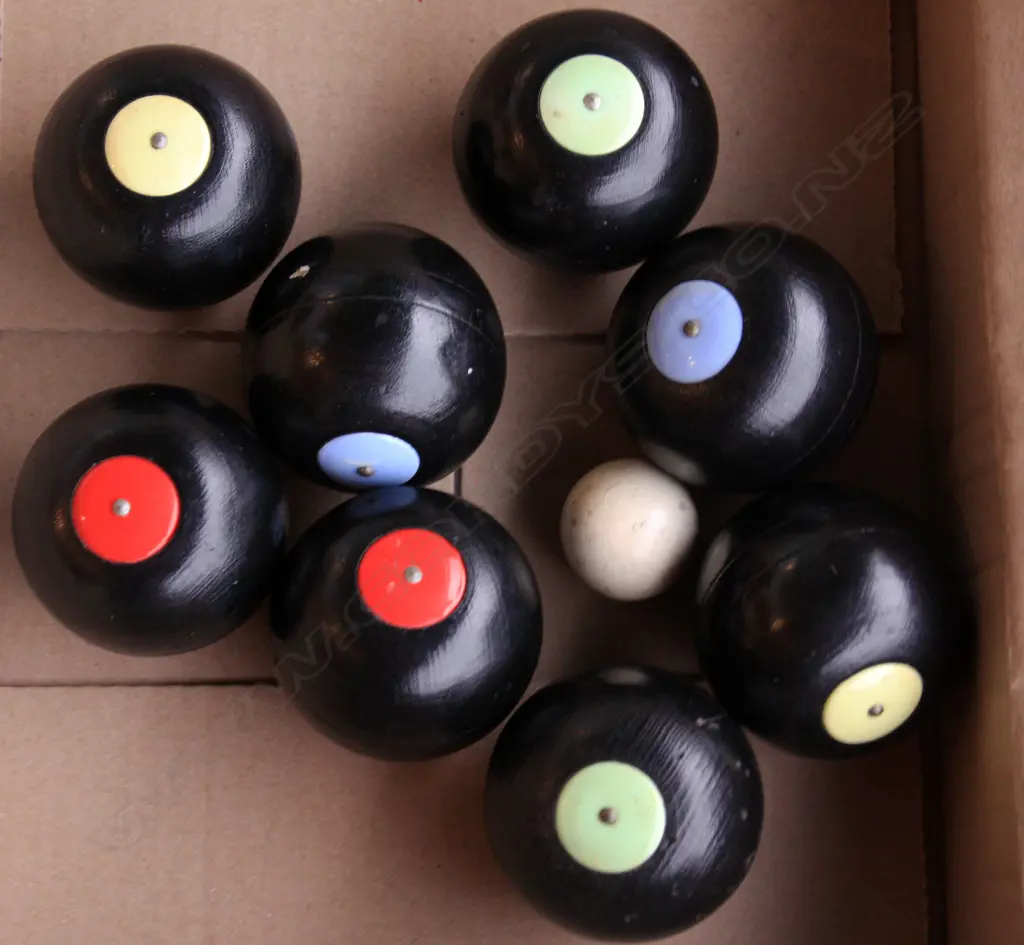 Indoor wooden bowls set with white jack Image 1++