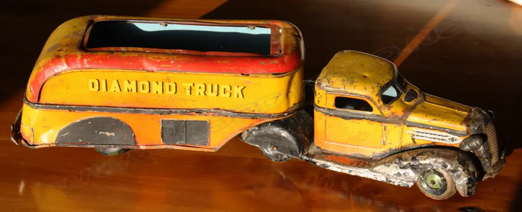 A pair of ‘Diamond T‘ articulated trucks Image 1++