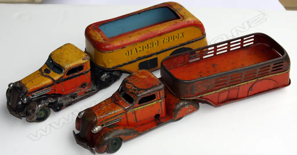 A pair of ‘Diamond T‘ articulated trucks Image 1++