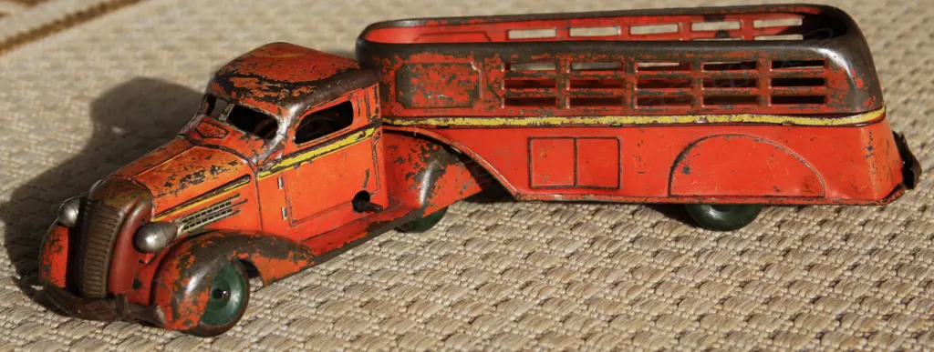 A pair of ‘Diamond T‘ articulated trucks Image 1++