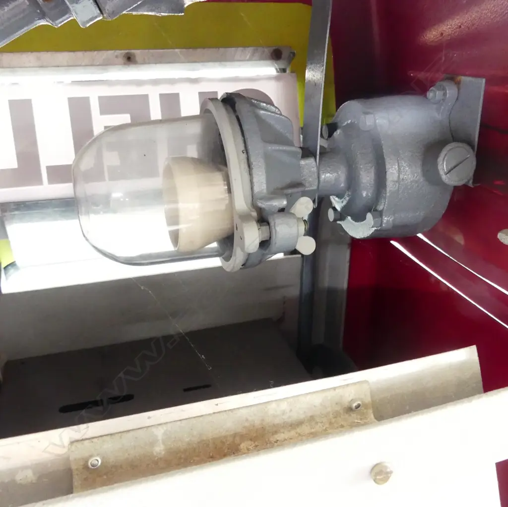 A restored 1960s Avery 101 Hardall Shell forecourt petrol pump Image 1++