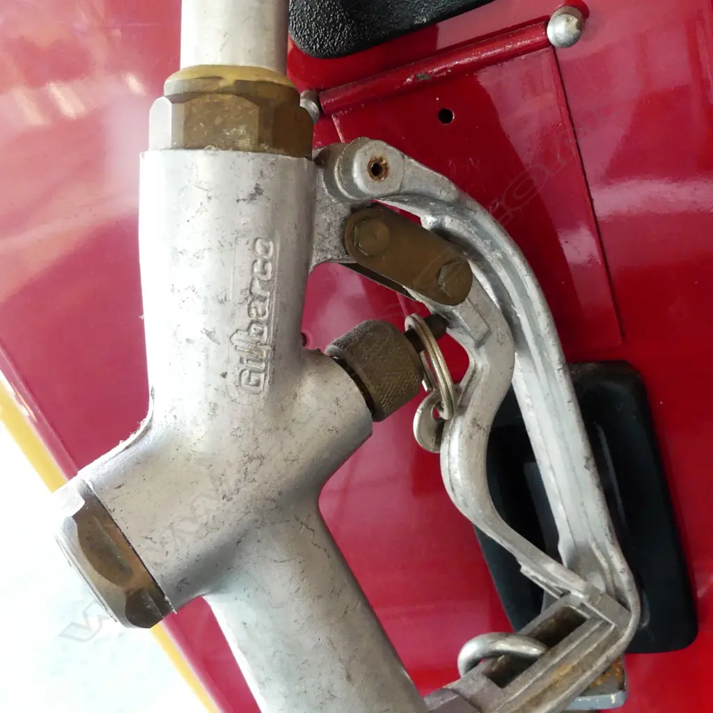 A restored 1960s Avery 101 Hardall Shell forecourt petrol pump Image 1++