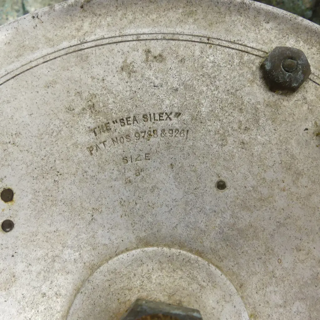 A vintage Hardy 'Sea Silex' 6" reel. The reel stamped with patent Nos. 9788 and 9281 and 'Made for W.H. Tisdall Ltd Image 1++