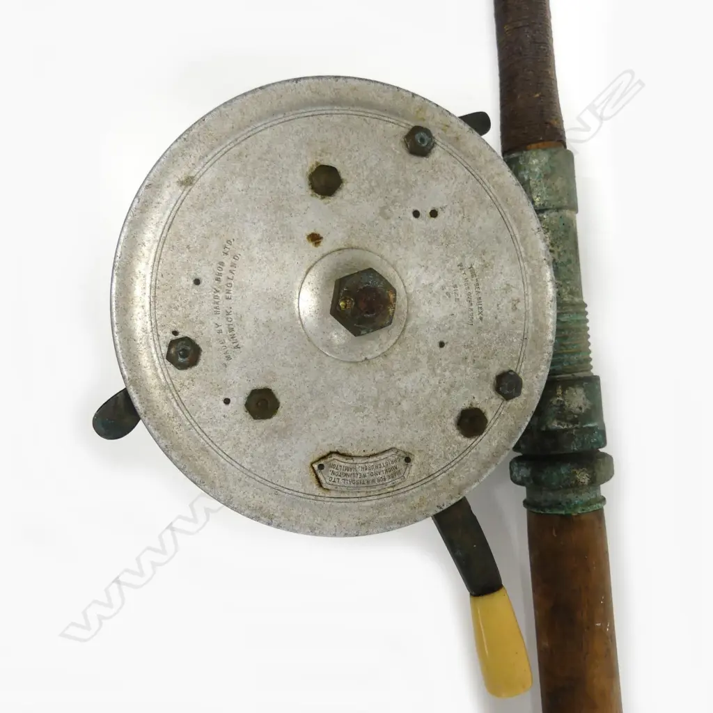 A vintage Hardy 'Sea Silex' 6" reel. The reel stamped with patent Nos. 9788 and 9281 and 'Made for W.H. Tisdall Ltd Image 1++