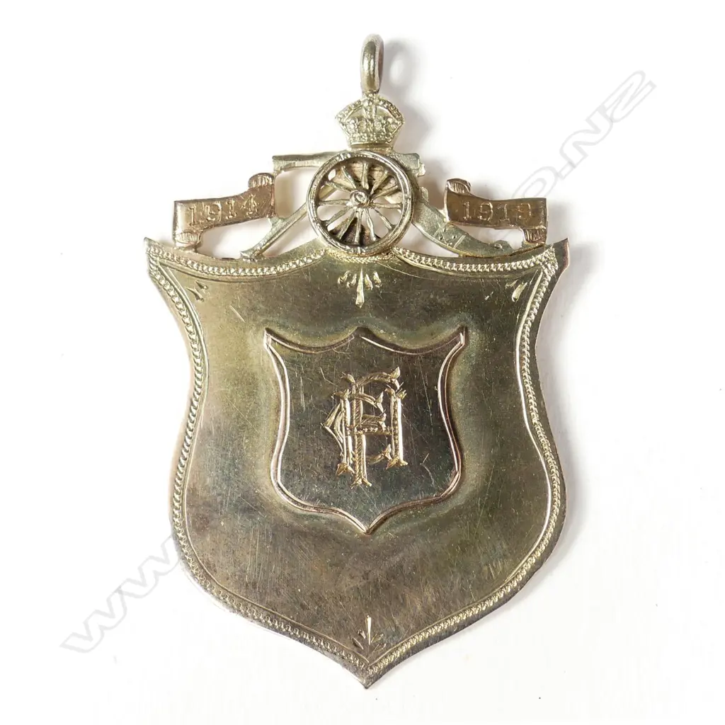 A N.Z. WWI 9ct gold tribute medal Image 1++