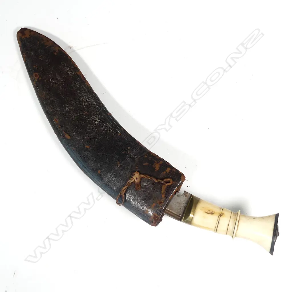 A bone handled kukri Image 1++