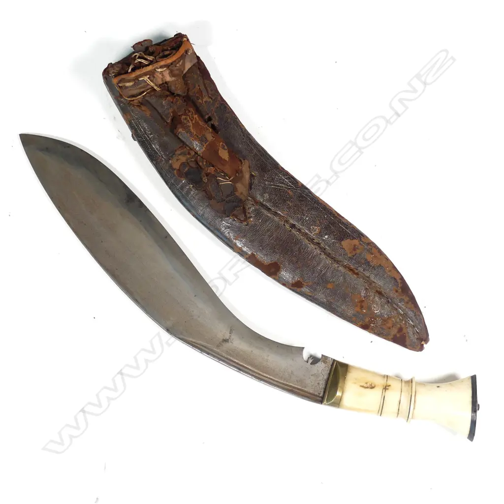 A bone handled kukri Image 1++