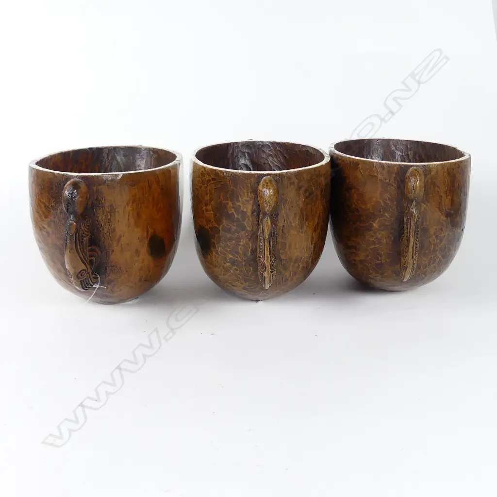 Three Ian McMillan carved stylised bowls Image 1++