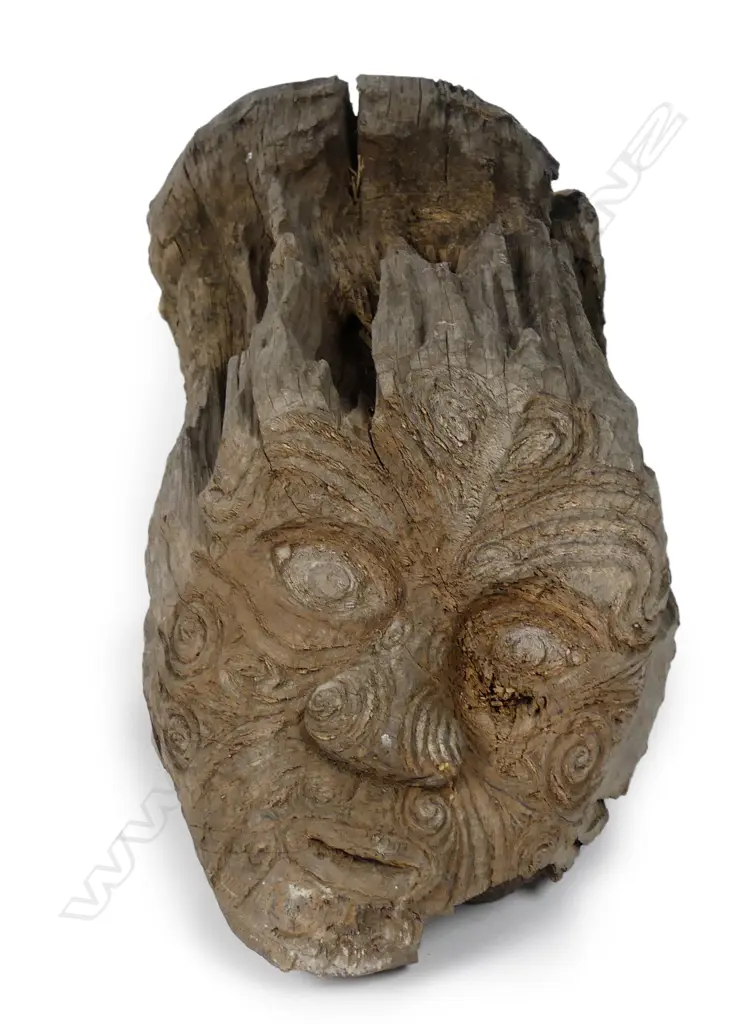 Ian McMillan carved found log section Image 1++