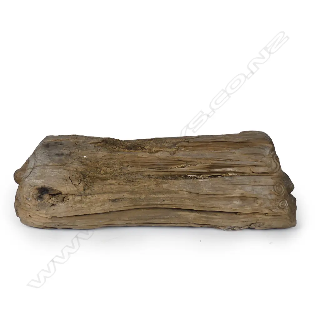 Ian McMillan carved found log section Image 1++