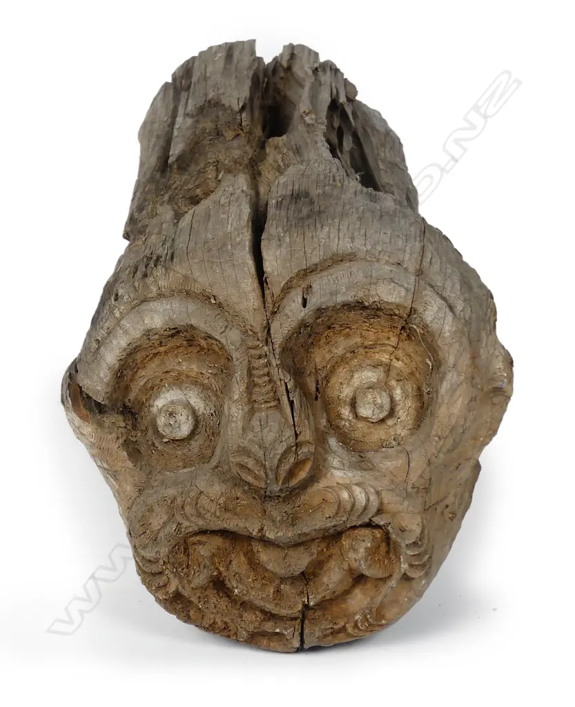 Ian McMillan carved found log section Image 1++