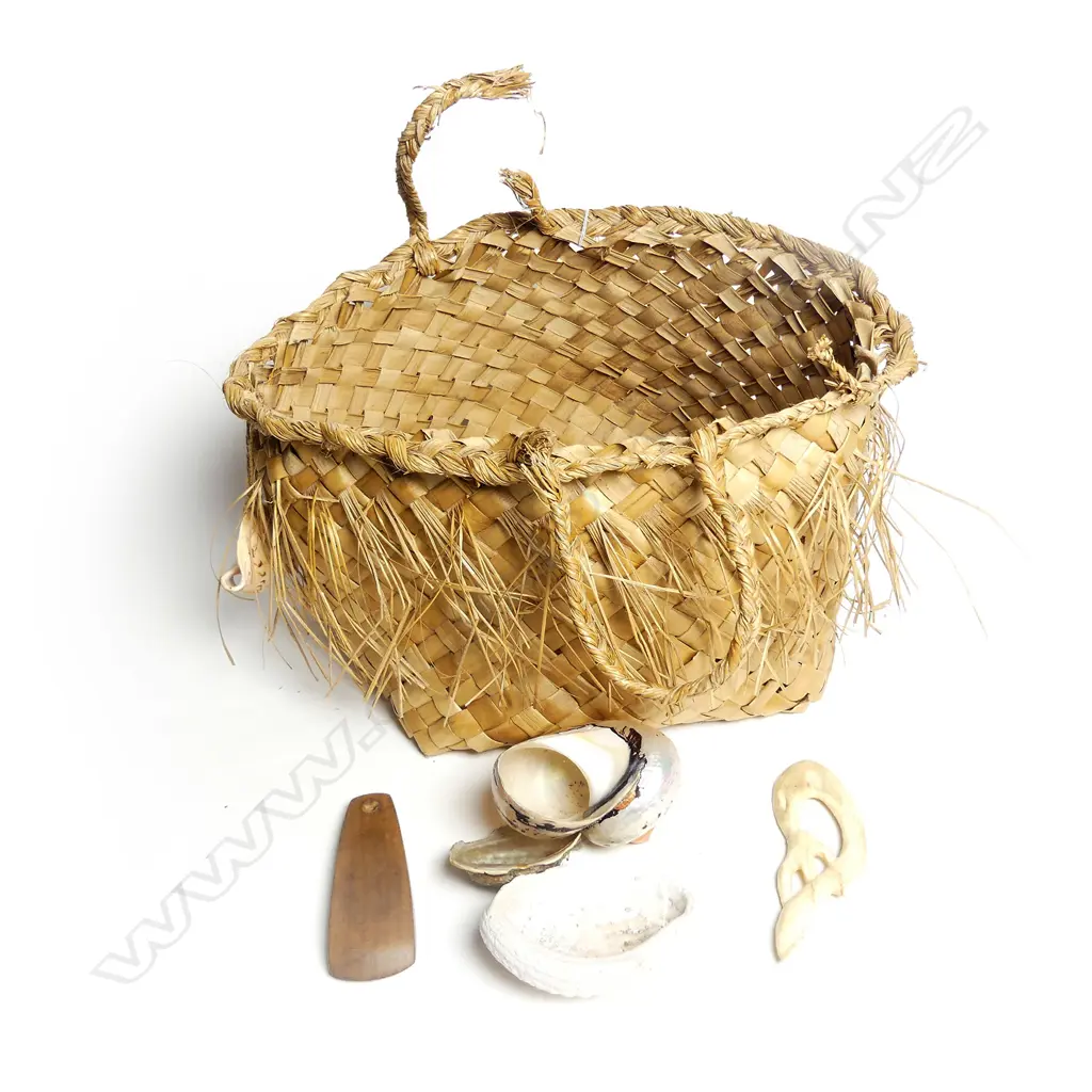 A modern woven flax kete Image 1++
