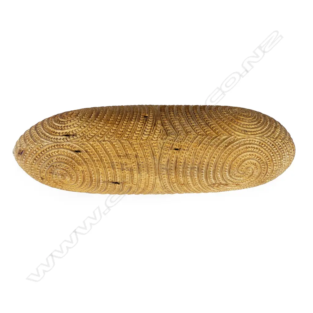 Ian McMillan Maori carved kauri wakahuia Image 1++