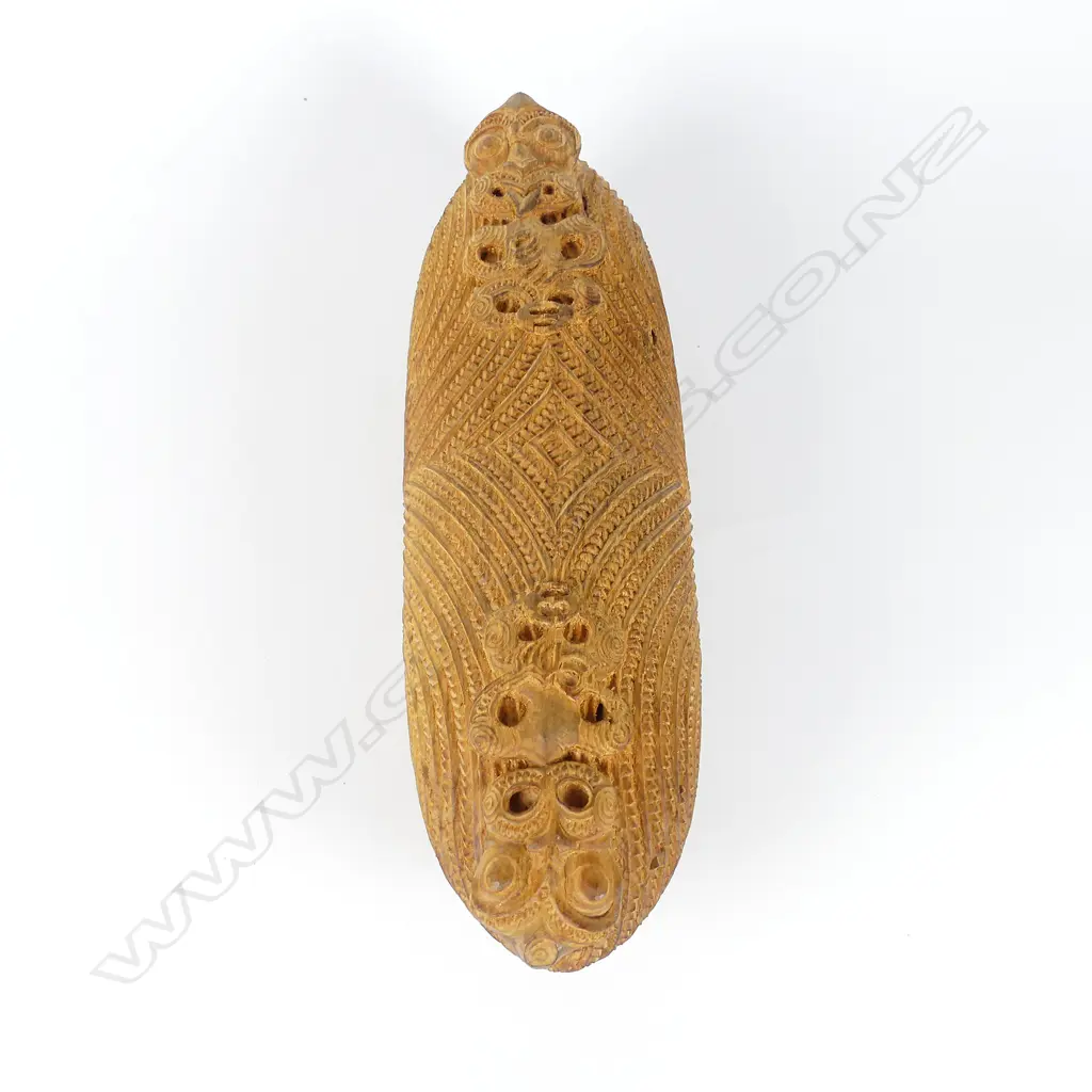 Ian McMillan Maori carved kauri wakahuia Image 1++