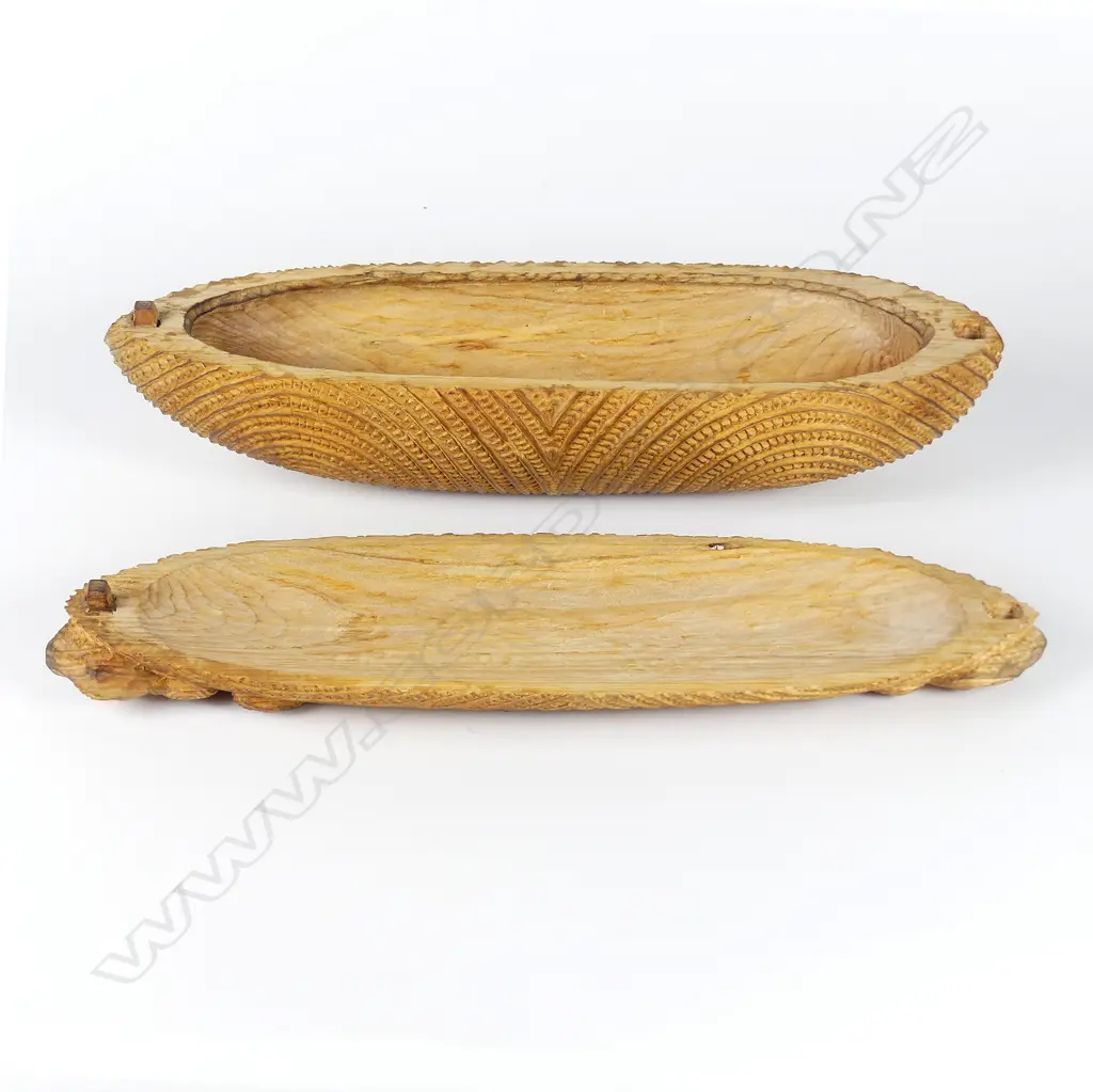 Ian McMillan Maori carved kauri wakahuia Image 1++