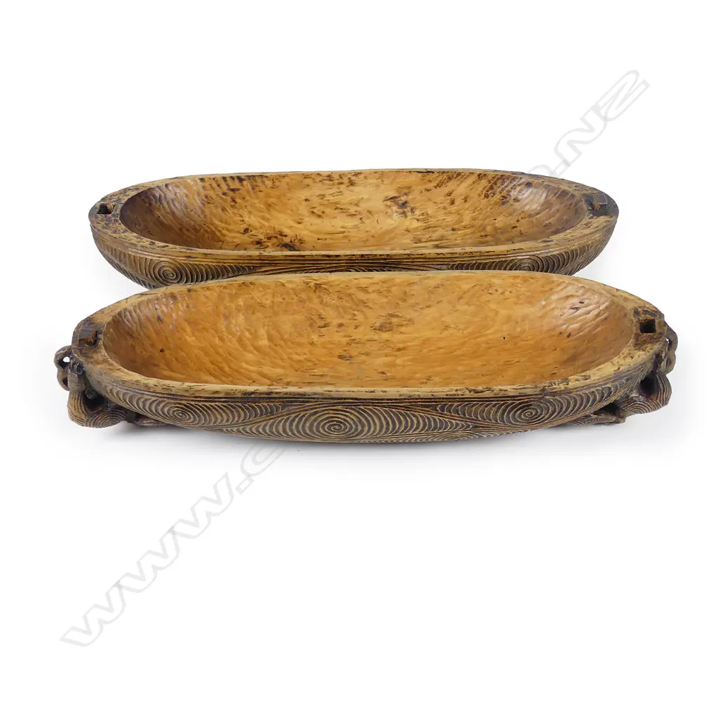 Ian McMillan carved wakahuia Image 1++