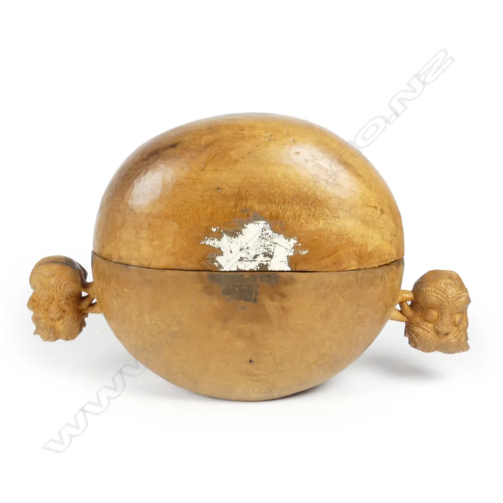 Ian McMillan carved kauri substantial wakahuia Image 1++