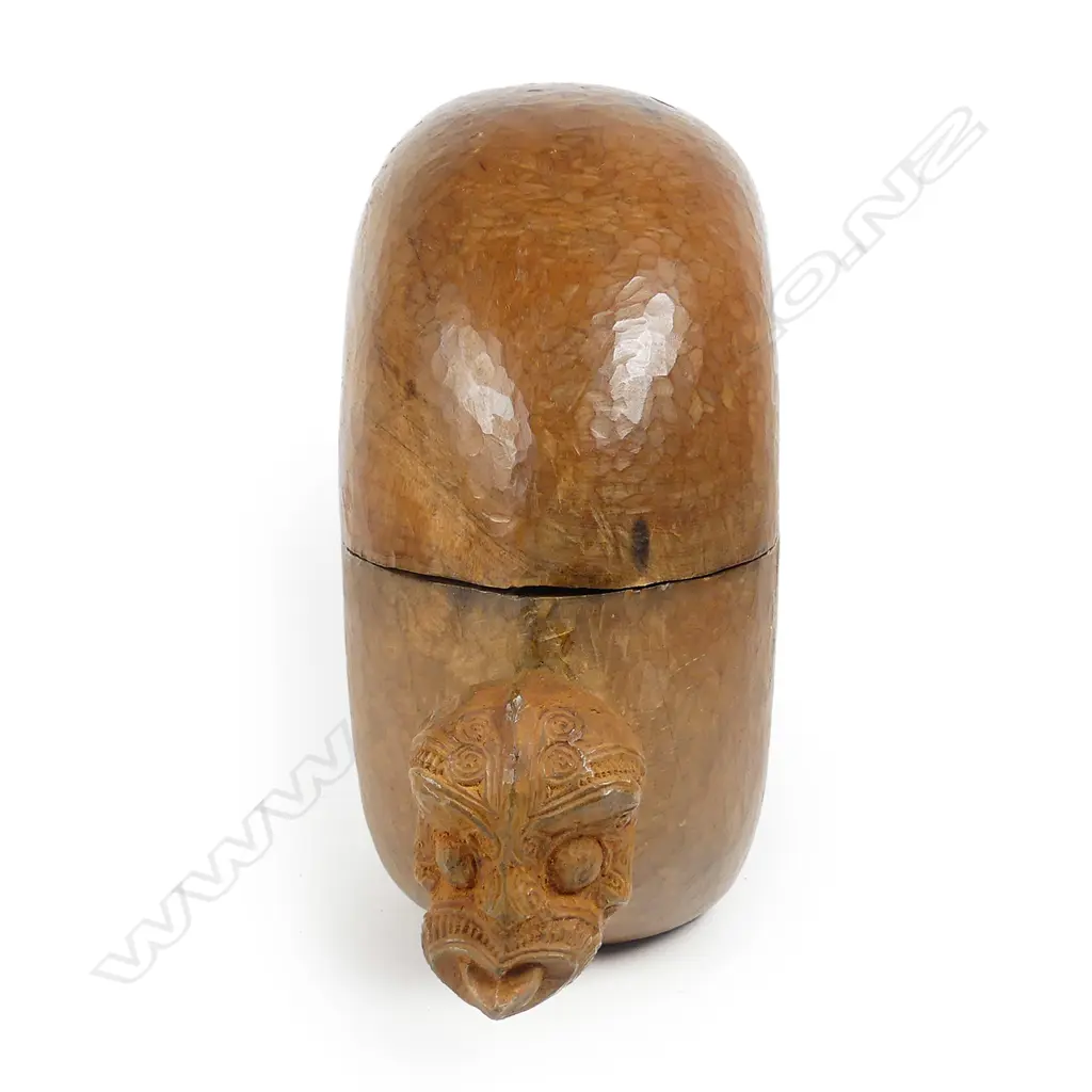 Ian McMillan carved kauri substantial wakahuia Image 1++