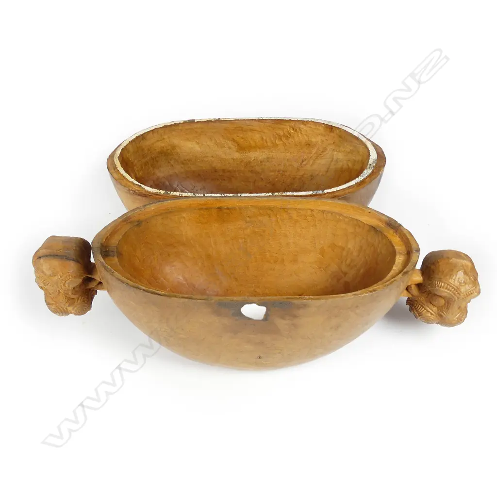 Ian McMillan carved kauri substantial wakahuia Image 1++