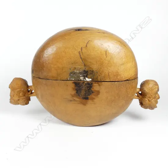 Ian McMillan carved kauri substantial wakahuia