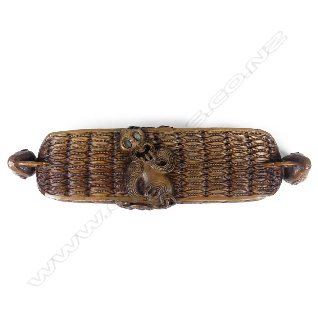 Ian McMillan finely carved wakahuia Image 1++