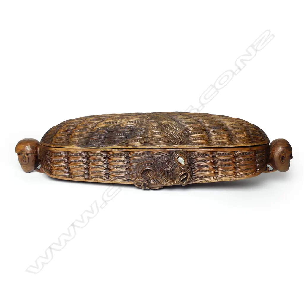 Ian McMillan finely carved wakahuia Image 1++