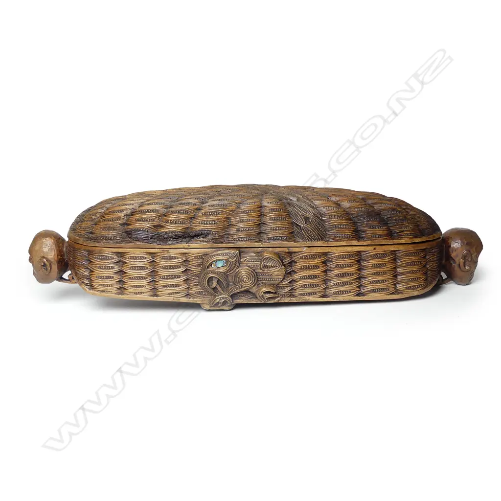 Ian McMillan finely carved wakahuia Image 1++