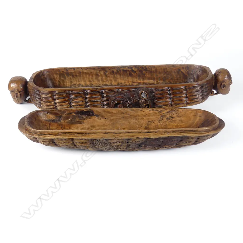 Ian McMillan finely carved wakahuia Image 1++