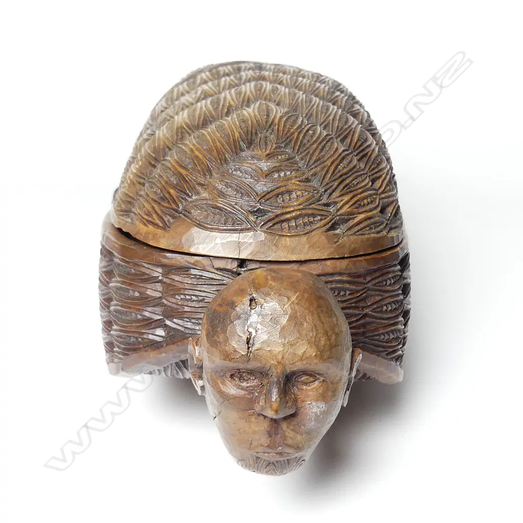 Ian McMillan finely carved wakahuia Image 1++