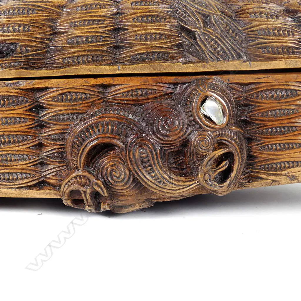 Ian McMillan finely carved wakahuia Image 1++