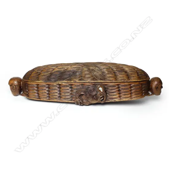 Ian McMillan finely carved wakahuia