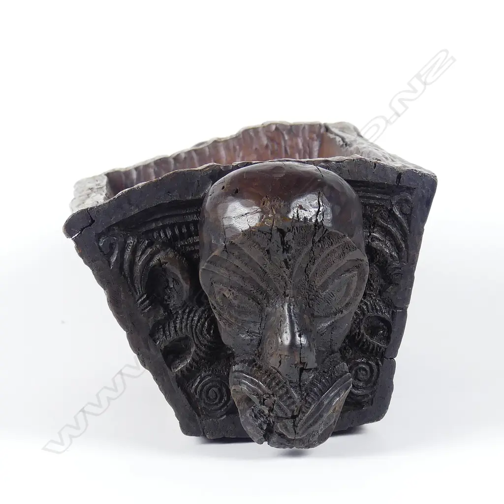 Ian McMillan carved papahou treasure box Image 1++