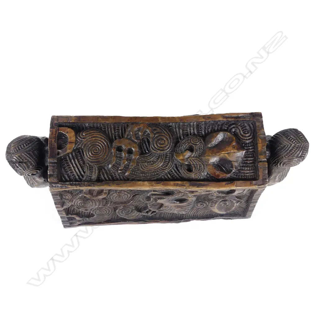 Ian McMillan carved papahou treasure box Image 1++