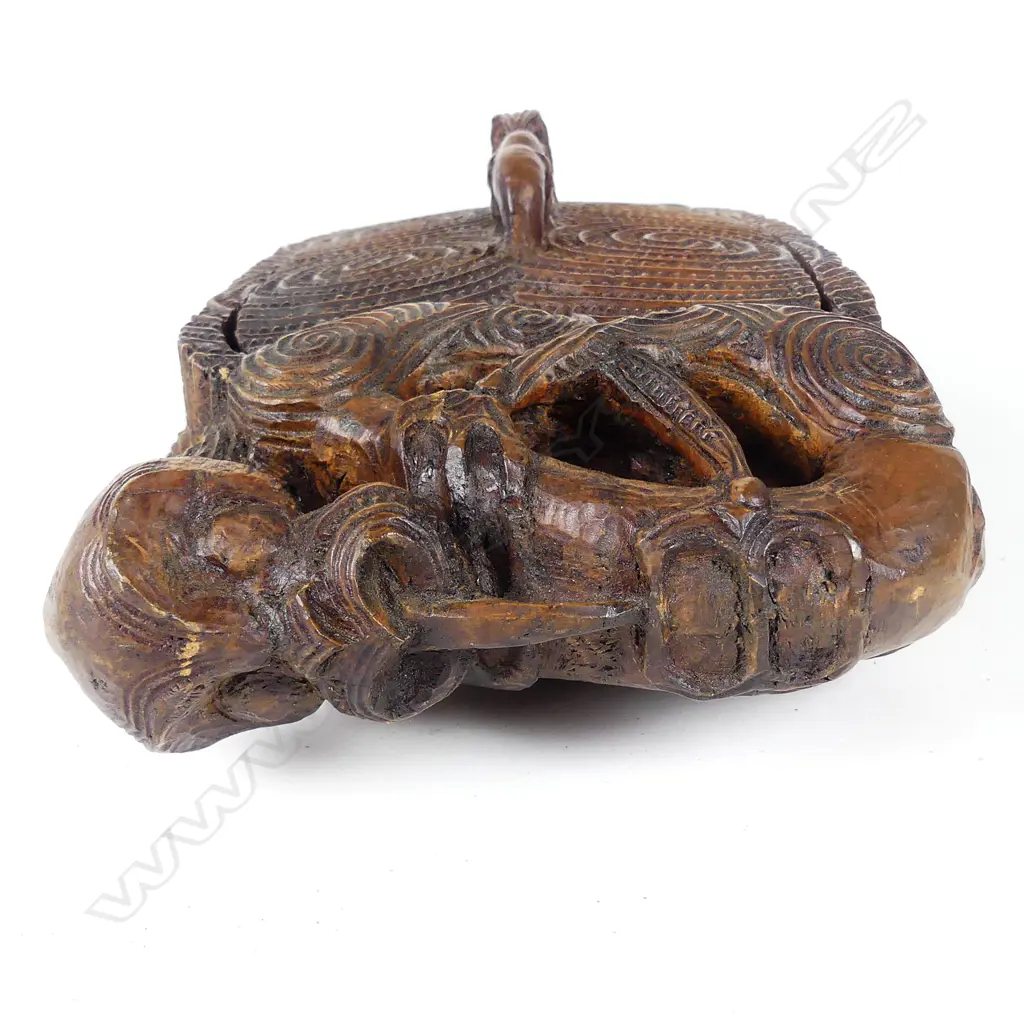 Ian McMillan carved papahou treasure box Image 1++